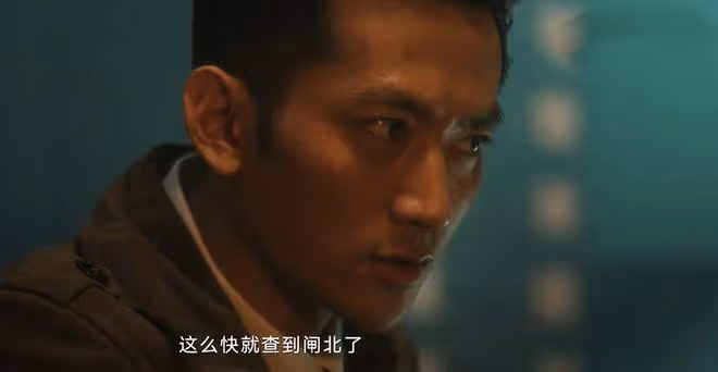 《追風者》直到沈圖南發現被監聽，他才發現，黃秘書背叛的原因