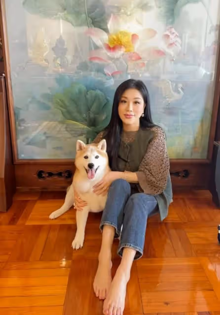 52歲楊小娟:嫁大12歲呂良偉,幫丈夫賺上億身家,兒子不像爸