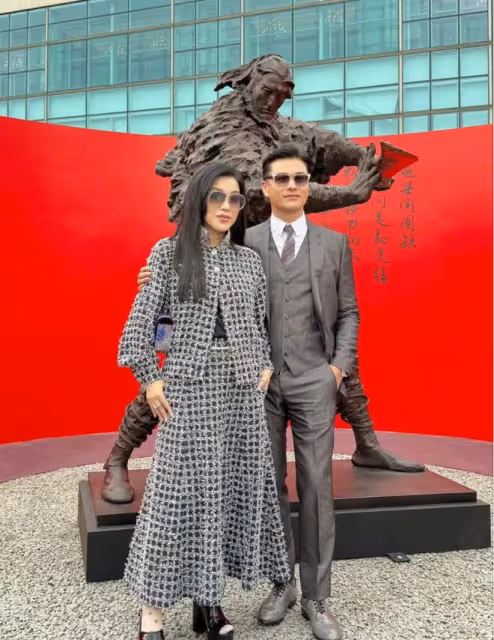 52歲楊小娟:嫁大12歲呂良偉,幫丈夫賺上億身家,兒子不像爸
