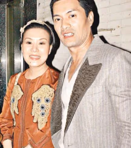 52歲楊小娟:嫁大12歲呂良偉,幫丈夫賺上億身家,兒子不像爸