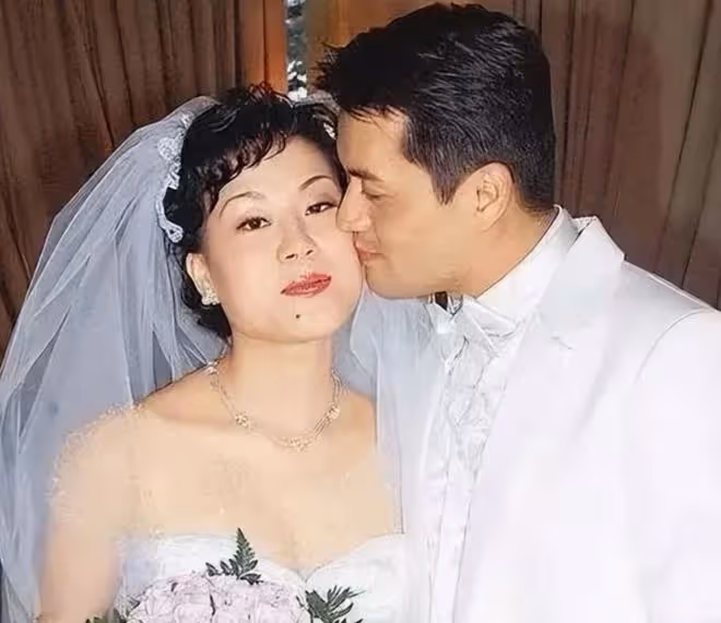 52歲楊小娟:嫁大12歲呂良偉,幫丈夫賺上億身家,兒子不像爸