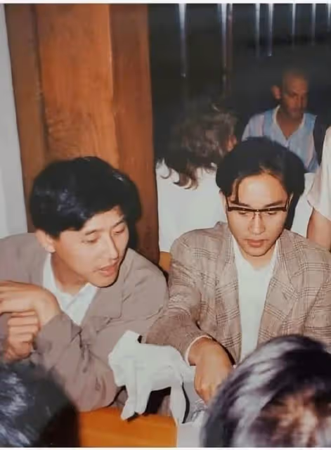張國榮逝世21周年,唐先生髮文悼念配文引熱淚,本人近照白髮蒼蒼