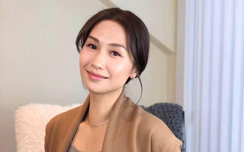 香港女星慶祝結婚15年,嫁美食大亨做闊太,定居國外住幾千萬豪宅
