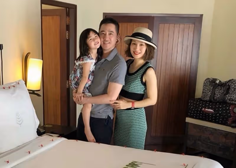 香港女星慶祝結婚15年,嫁美食大亨做闊太,定居國外住幾千萬豪宅