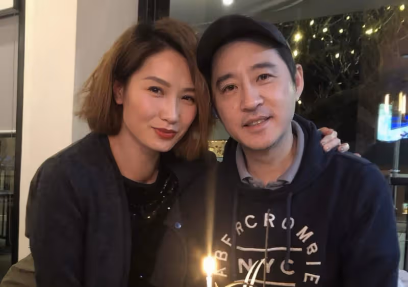 香港女星慶祝結婚15年,嫁美食大亨做闊太,定居國外住幾千萬豪宅
