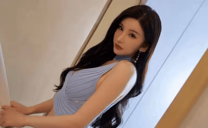 清新針織背心配緊身褲,曼妙身姿嫵媚動人,性感魅力無法擋