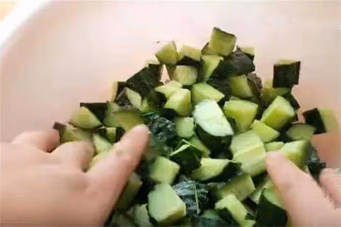 東北老式醬黃瓜做法,配方詳細,味道正宗,脆爽開胃又下飯