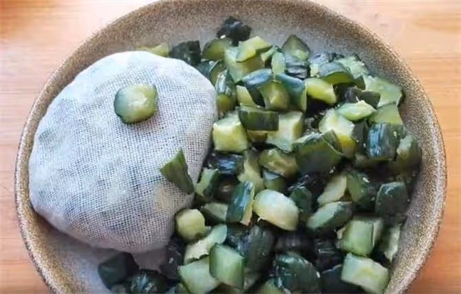 東北老式醬黃瓜做法,配方詳細,味道正宗,脆爽開胃又下飯