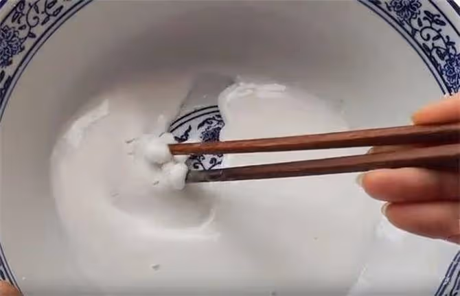 土豆粉條在家就能做,步驟簡單,不加明礬,爽滑筋道又好吃