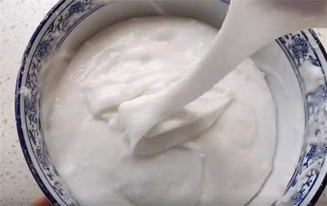 土豆粉條在家就能做,步驟簡單,不加明礬,爽滑筋道又好吃