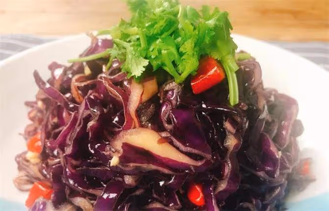 涼拌紫甘藍每次我都是這樣調,酸辣脆爽誘人食慾,比土豆絲都好吃