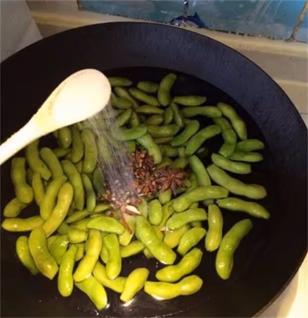 煮毛豆切記別直接下鍋煮,等於吃草酸,教你一招,毛豆翠綠更入味