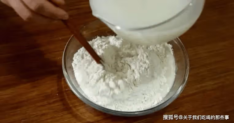 蒸饅頭時,冷水蒸還是熱水蒸好?牢記這3點,饅頭不塌暄軟又香甜