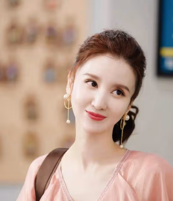 羅晉「前妻」原來身材這麼好!弔帶裙穿小一碼,這身材能不紅嗎