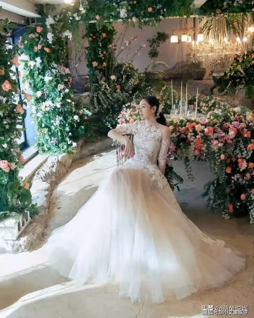 孫藝珍曬結婚照，慶祝與玄彬結婚2周年，男帥女美配一臉好養眼