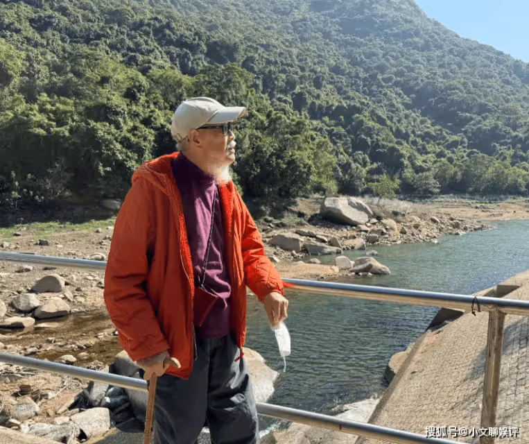 陳法蓉攜88歲父親自駕游,老爺子長白鬍須搶鏡,她58歲仍養眼耐看