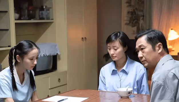 愛情不分年齡，吳越52歲與趙文瑄63歲牽手，靜待花開！
