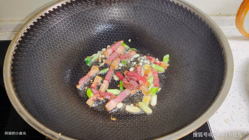 韭菜和它絕配!吃了30年,才發現是滑腸菜,營養鮮美、特脆嫩,隨手一煮鮮掉魂