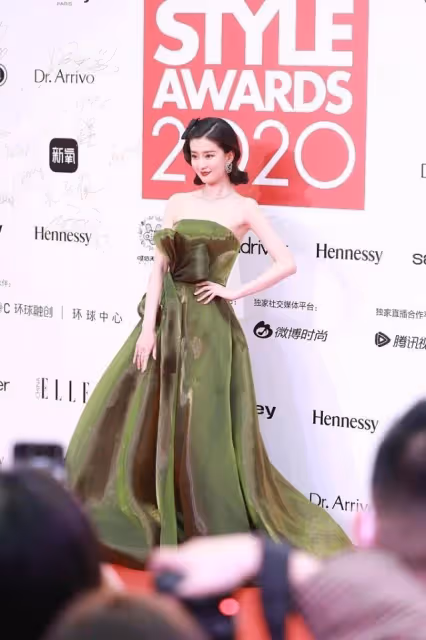 喬欣美到不敢認,穿「糖果色禮服」好仙氣,單側耳環也挺個性