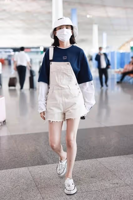 宋祖兒真有少女感,身穿淺藍色波點長裙,看起來清爽又優雅