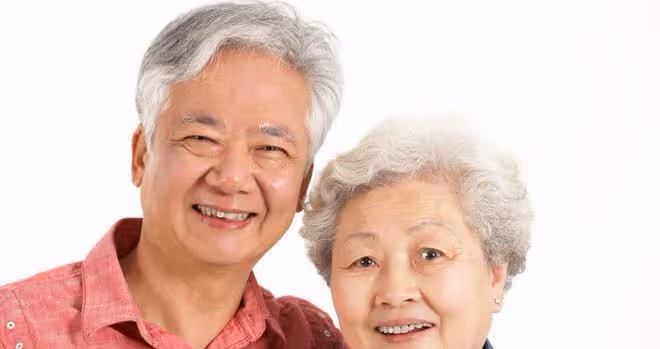 72歲老人不搭夥不再婚，只雇女保姆，老人：女保姆漂亮養眼還能幹