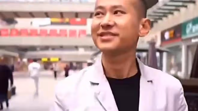 33歲外賣小哥相親美女主播，得知對方月薪過萬，自卑到心態崩潰
