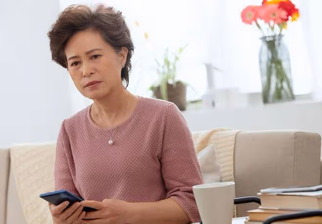 68歲大叔不再婚，和親家母搭夥3年：悔不當初，女人都是一個德行