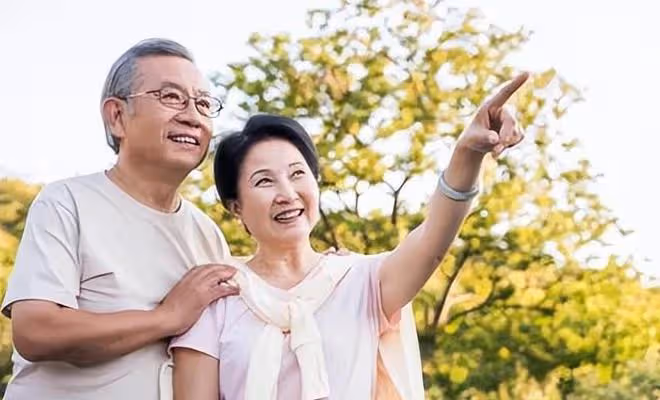 68歲大叔不再婚，和親家母搭夥3年：悔不當初，女人都是一個德行