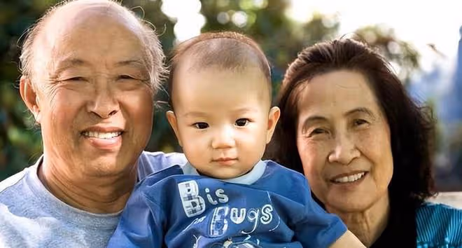 68歲大叔不再婚，和親家母搭夥3年：悔不當初，女人都是一個德行