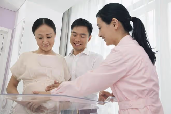 婆婆來伺候我坐月子，我卻故意為難她：你做飯我吃不慣，別做了