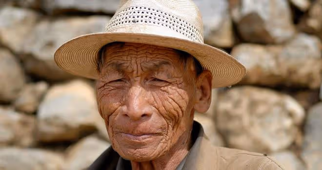 80歲大爺：退休金8千，但我一分都不會給子女花，晚年養老靠自己