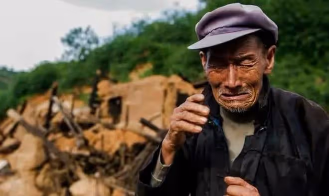 65歲老人哭訴：兒孫滿堂看著幸福，其實我過得有苦說不出