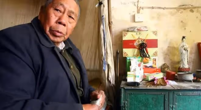 65歲老人哭訴：兒孫滿堂看著幸福，其實我過得有苦說不出