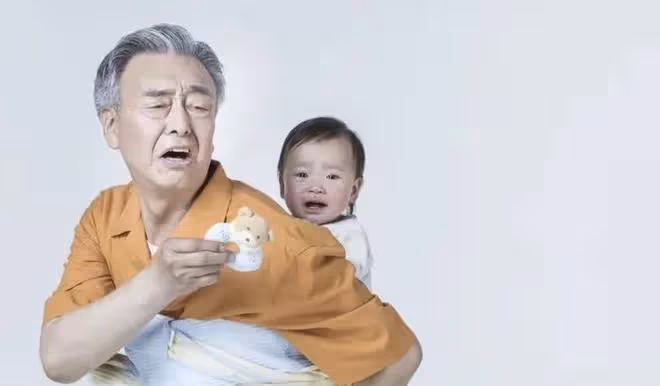 65歲老人哭訴：兒孫滿堂看著幸福，其實我過得有苦說不出