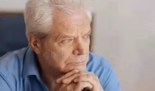 65歲老人哭訴：兒孫滿堂看著幸福，其實我過得有苦說不出