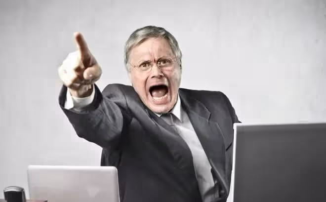 65歲老人哭訴：兒孫滿堂看著幸福，其實我過得有苦說不出