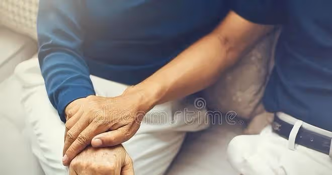 58歲阿姨：晚年花一萬給自己買了一件旗袍，卻被兒媳嘲笑，有錯？