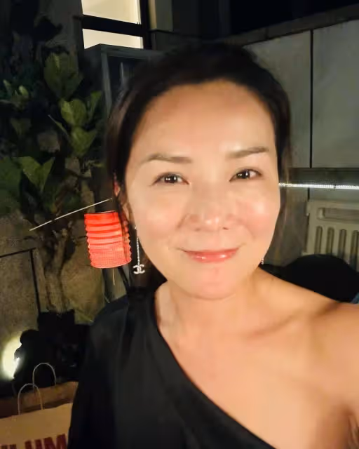 TVB前女星帶兩女兒赴內地！自稱首次做高鐵！網友大讚似三姐妹