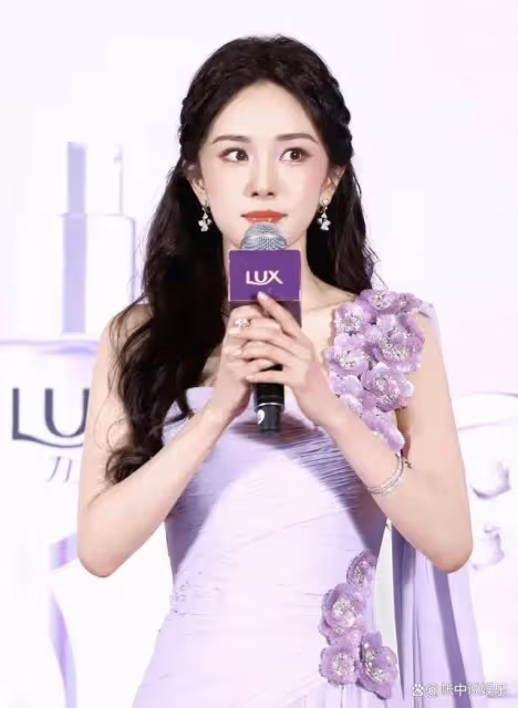 楊冪丁香花美圖又出圈,被質疑過多營銷美貌!網友:應專注演技