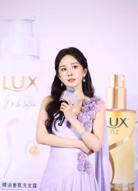 楊冪丁香花美圖又出圈,被質疑過多營銷美貌!網友:應專注演技