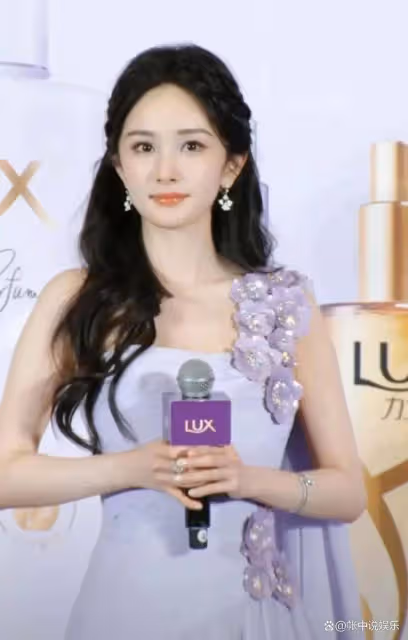 楊冪丁香花美圖又出圈,被質疑過多營銷美貌!網友:應專注演技