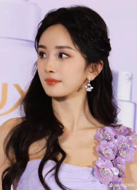楊冪丁香花美圖又出圈,被質疑過多營銷美貌!網友:應專注演技