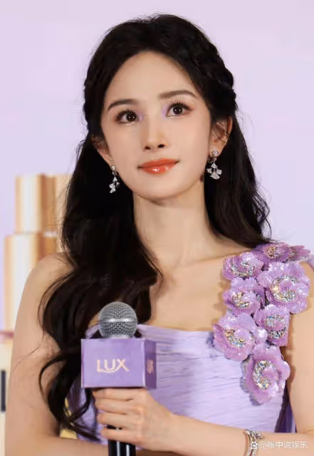 楊冪丁香花美圖又出圈，被質疑過多營銷美貌！網友：應專注演技
