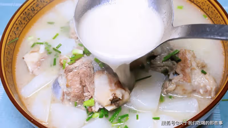 燉骨頭湯時,牢記只用2種調料,骨湯濃白鮮香無腥味,3碗不夠喝