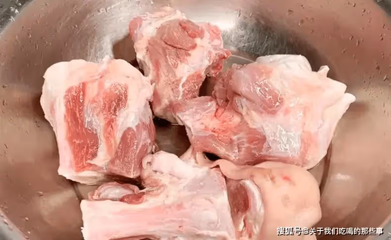 燉骨頭湯時,牢記只用2種調料,骨湯濃白鮮香無腥味,3碗不夠喝