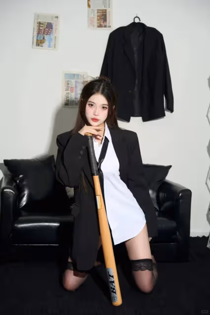 只因那一雙黑絲過膝襪,美腿如詩如畫!