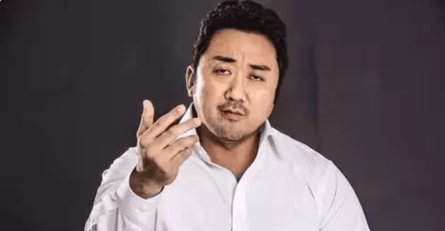 最火的美女「體育老師」,竟被肌肉大叔泡走,網友:奪妻之仇