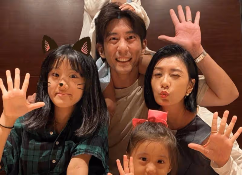 都說賈靜雯兩個小女兒長得美,梧桐妹近照曝光,她也終於顏值逆襲