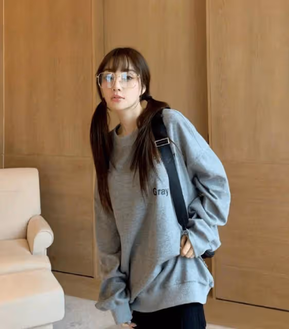 李小璐久違現身機場,穿網紅套裝配「韓式眼妝」,不怕帶歪甜馨?