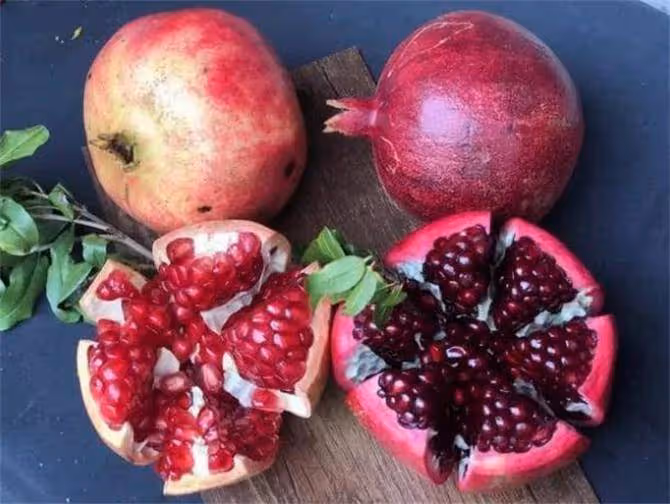 石榴的籽可以吃下去嗎?吃石榴不吐籽對身體有好處嗎?